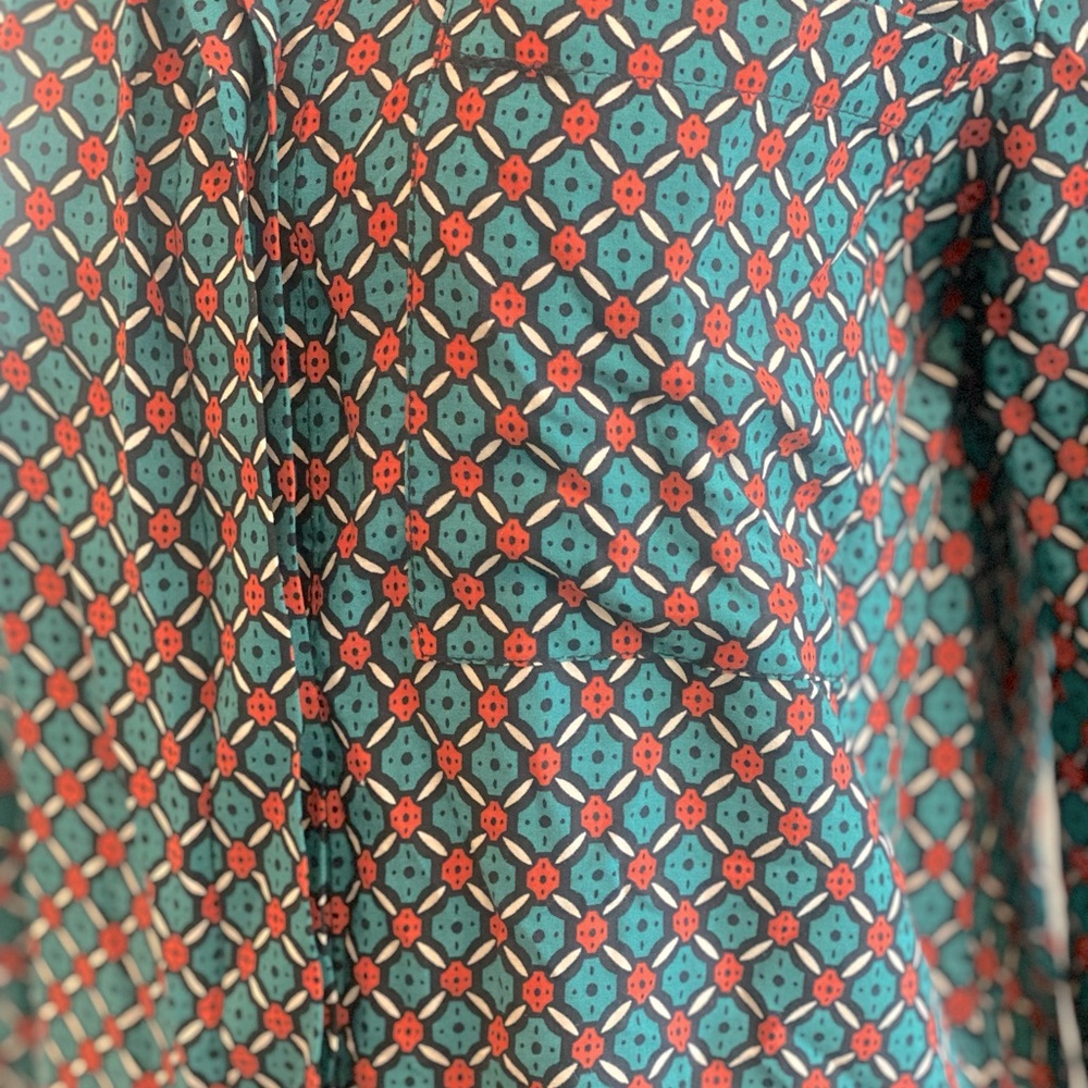 Geometric patterned button front blouse - Picture 4 of 4